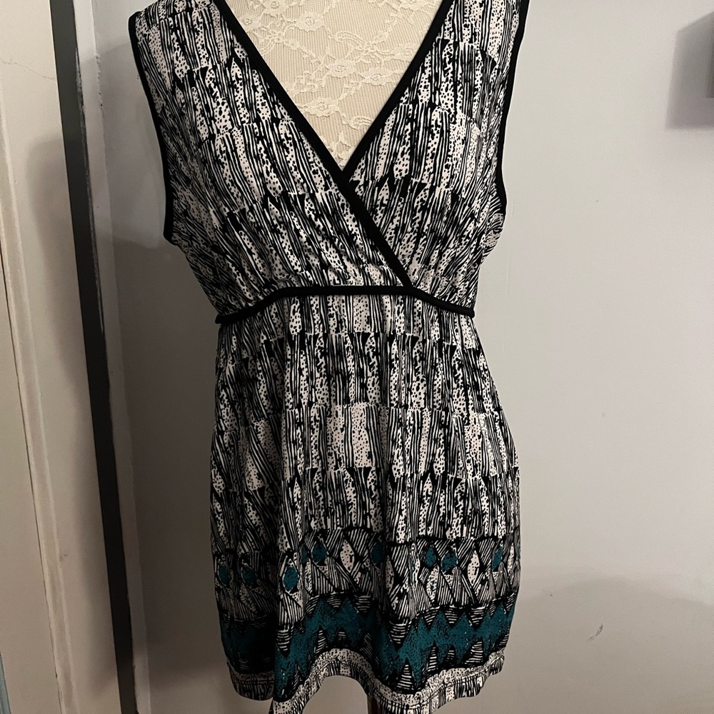 Max Studio Geometric Sleeveless Top L